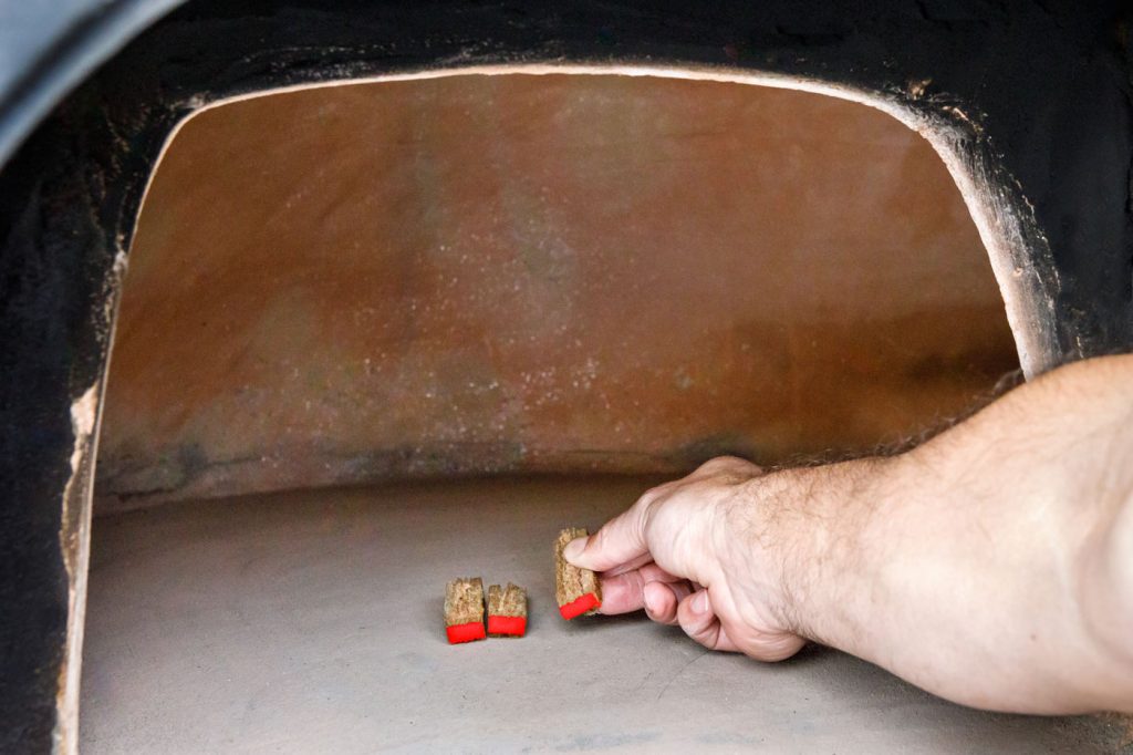 How to prepare and cure your outdoor pizza oven Fuego