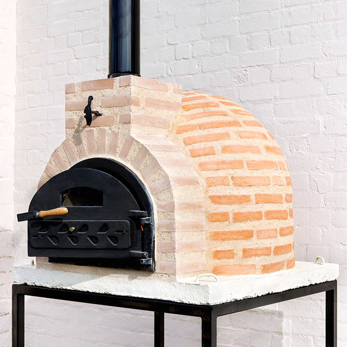 Fuego Brick 65 - Clay domed small outdoor brick pizza oven