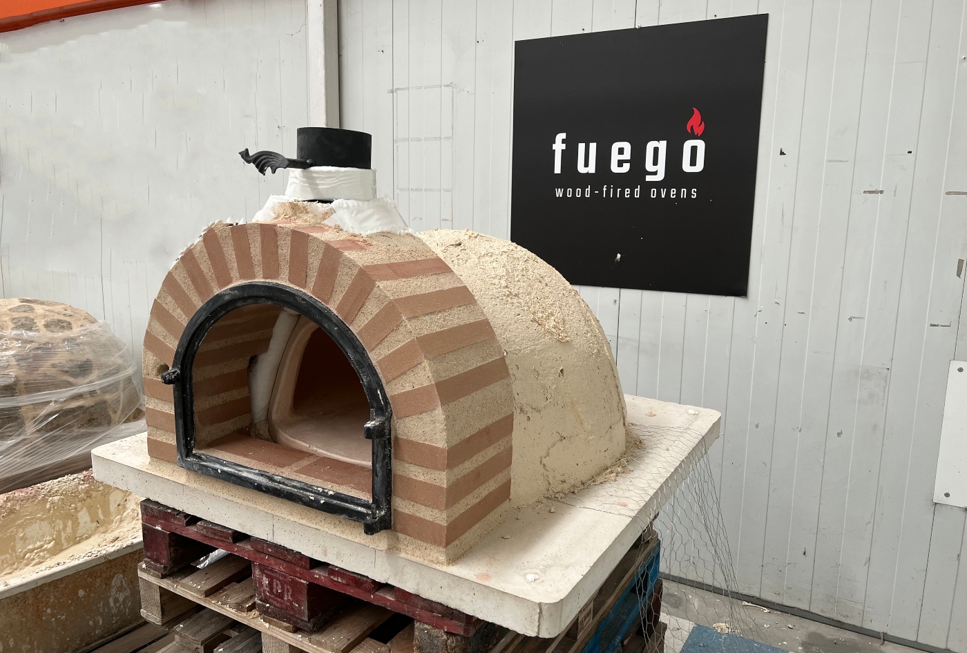 How to insulate a wood-fired pizza oven