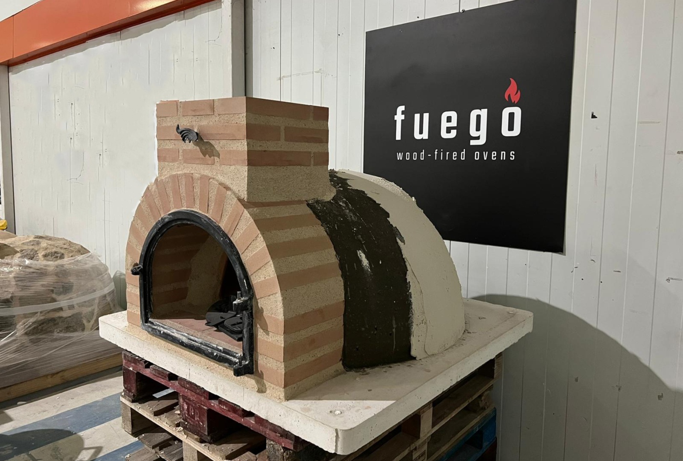 How to insulate a wood-fired pizza oven