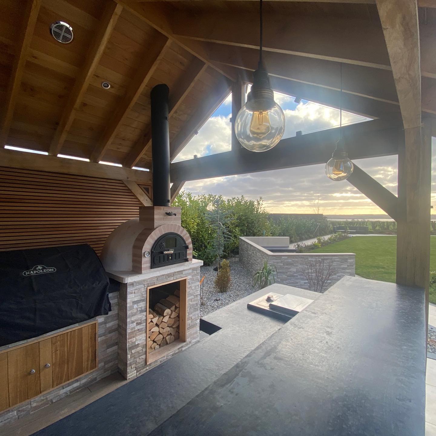 outdoor-pizza-oven-clay