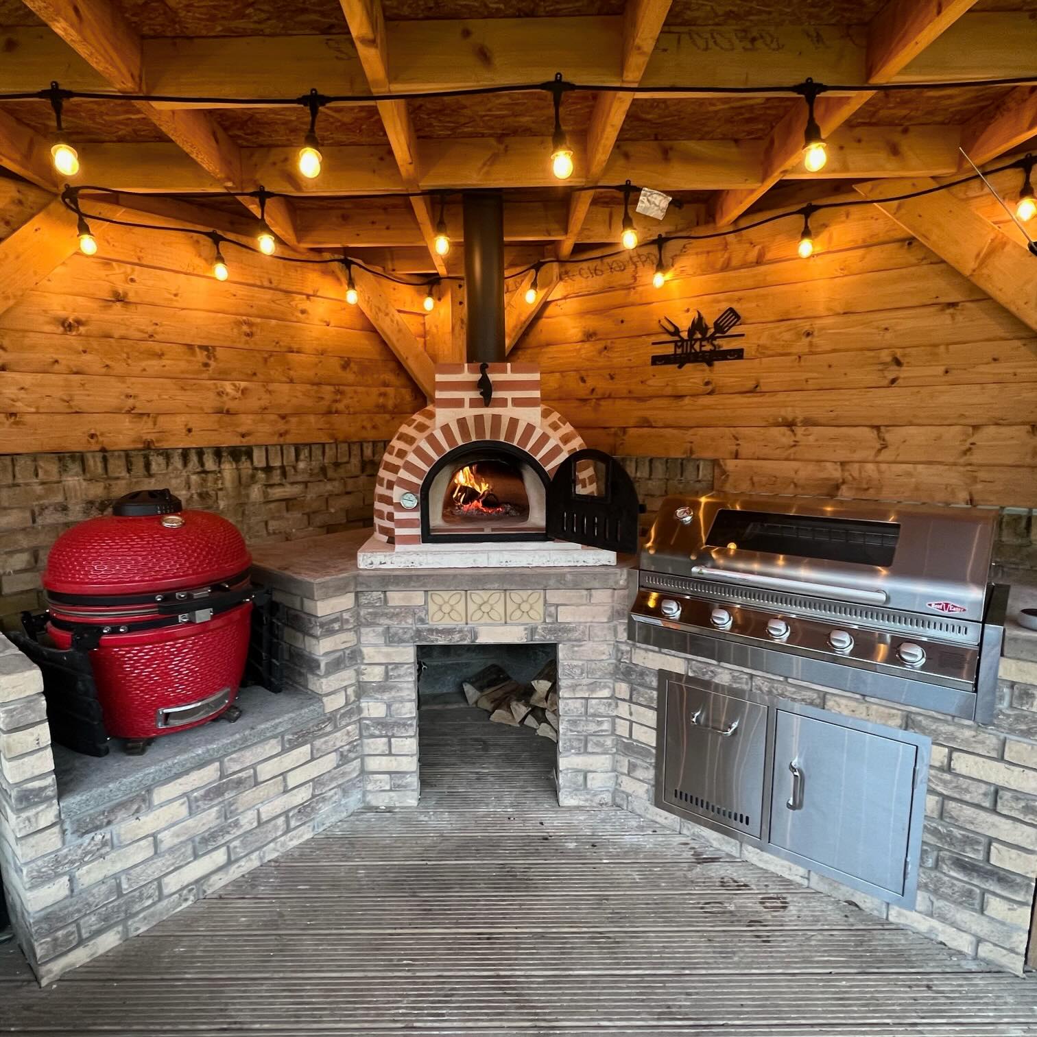 pizza-oven-outdoor-kitchen