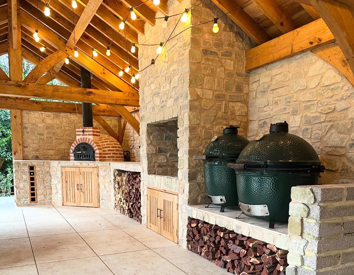 outdoor-kitchen-pizza-oven